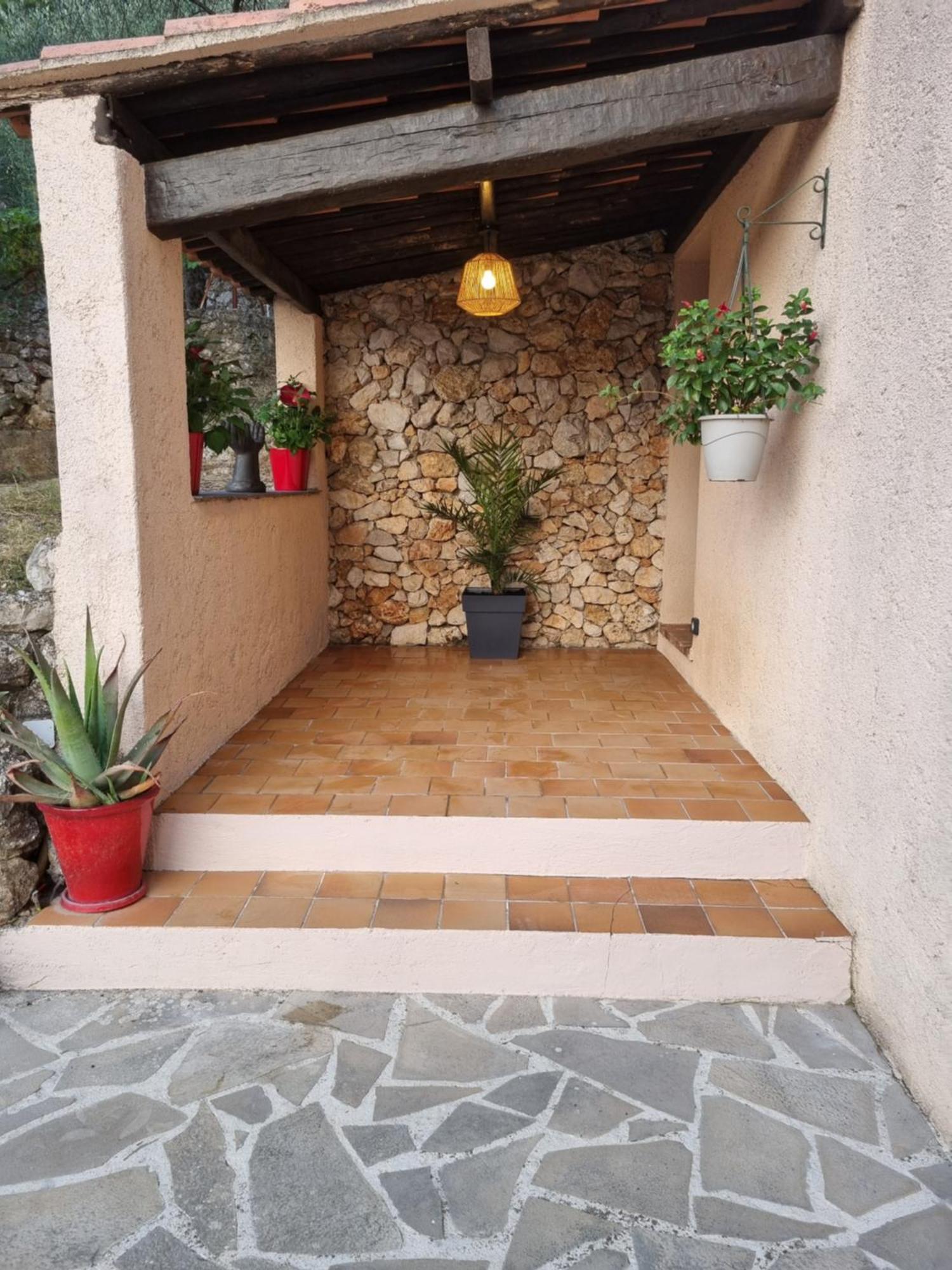 La Melenzanice Castagniers Luaran gambar